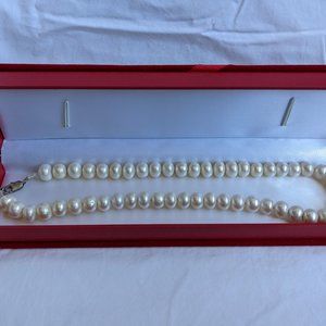 Faux pearl necklace with red velvet jewelry box